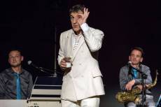 Dino fait son crooner Dino fait son crooner